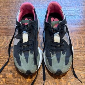 New Balance 327 Shoes Women’s Sz 7.5 Black Gray Pink Green Suede
